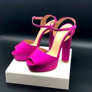 Hot pink, like you have never seen, block sandal!